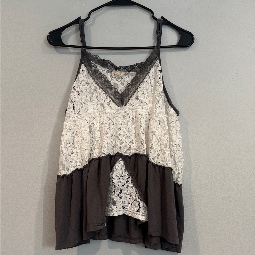 POL Lace Trim Camisole in Gray and White